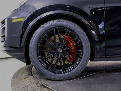 New 2025 Porsche Cayenne Turbo image 24