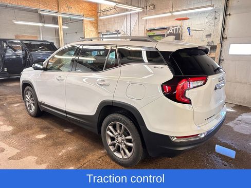 Used 2024 GMC Terrain SLT image 5