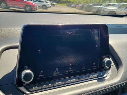 Used 2024 Nissan Rogue S AWD/4WD image 25