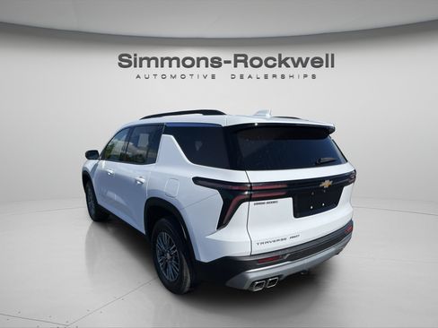 Used 2025 Chevrolet Traverse LT AWD/4WD image 3