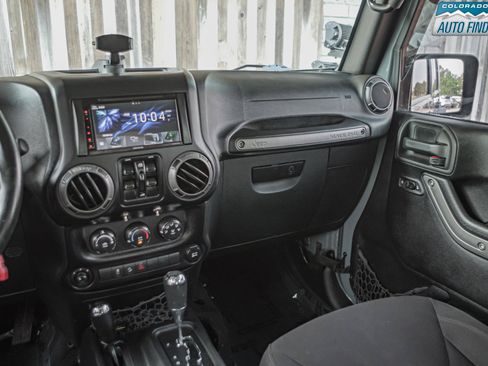 Used 2015 Jeep Wrangler Unlimited Sport w/ Quick Order Package 24S AWD/4WD image 16