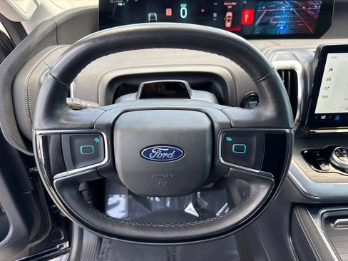 Certified 2025 Ford Expedition Platinum AWD/4WD image 17