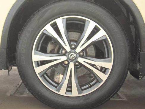 Used 2019 Nissan Rogue SV w/ Premium Package AWD/4WD image 7