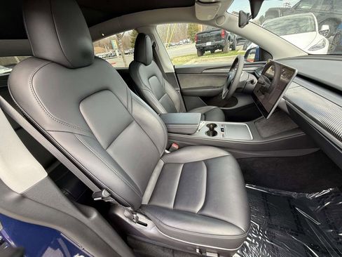 Used 2023 Tesla Model Y Performance image 8