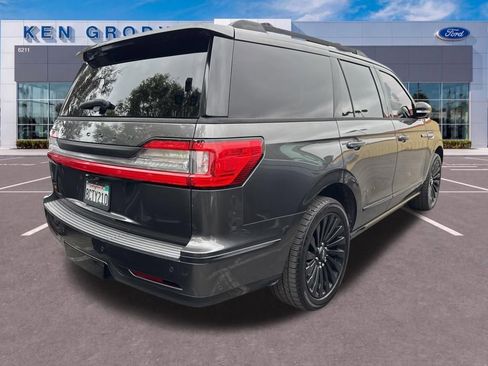 Used 2018 Lincoln Navigator Reserve w/ Technology Package AWD/4WD image 3