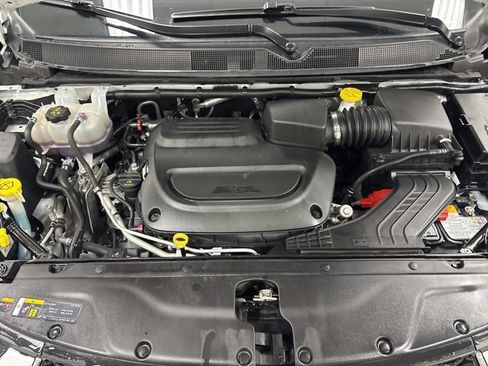 Used 2024 Chrysler Pacifica Touring-L image 29
