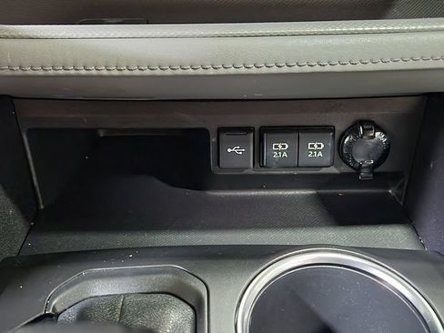 Used 2021 Toyota Highlander XLE FWD image 39
