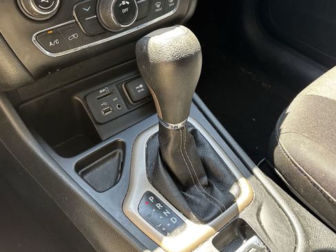 Used 2014 Jeep Cherokee Latitude FWD image 21