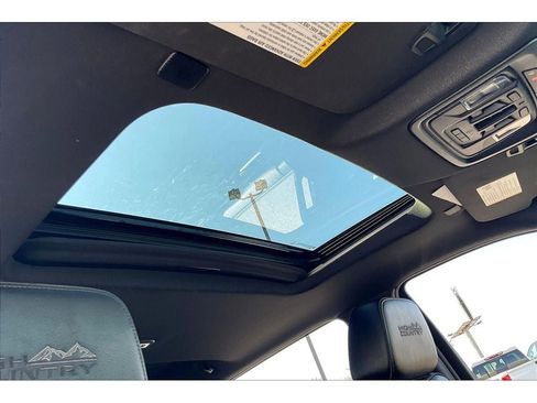 Used 2022 Chevrolet Silverado 1500 High Country image 23