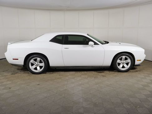 Used 2012 Dodge Challenger SXT RWD image 9