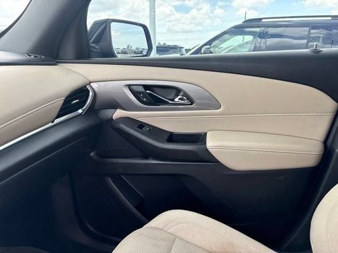Used 2023 Chevrolet Traverse LS FWD image 12