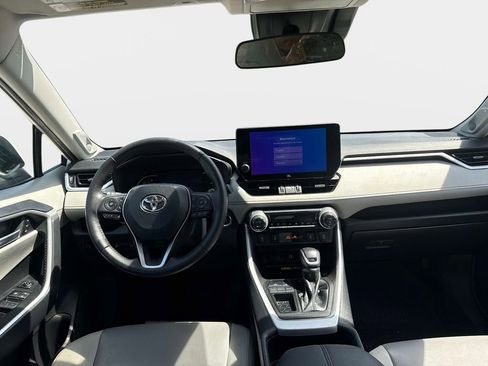 Used 2023 Toyota RAV4 XLE Premium image 14