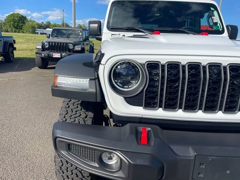 Used 2025 Jeep Wrangler Unlimited Rubicon w/ Safety Group image 21