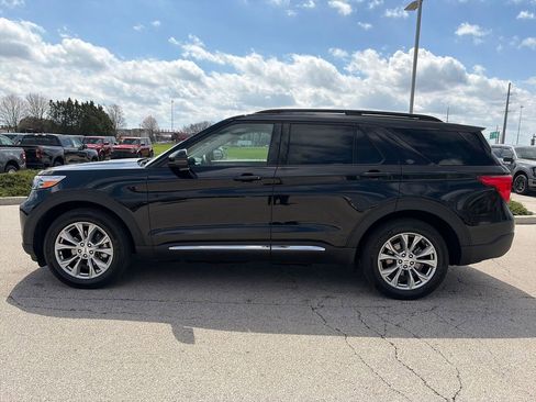 Used 2024 Ford Explorer XLT w/ Equipment Group 202A image 4