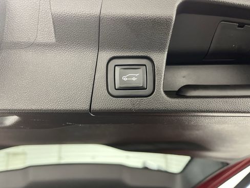 Certified 2023 GMC Acadia SLE w/ Driver Convenience Package image 33