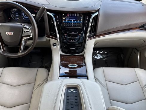 Used 2016 Cadillac Escalade Premium image 4