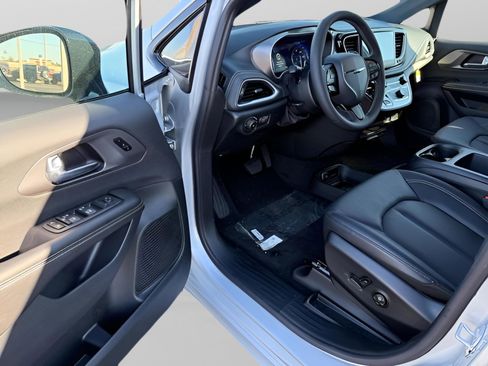 New 2026 Chrysler Pacifica Select w/ S Appearance Package FWD image 30