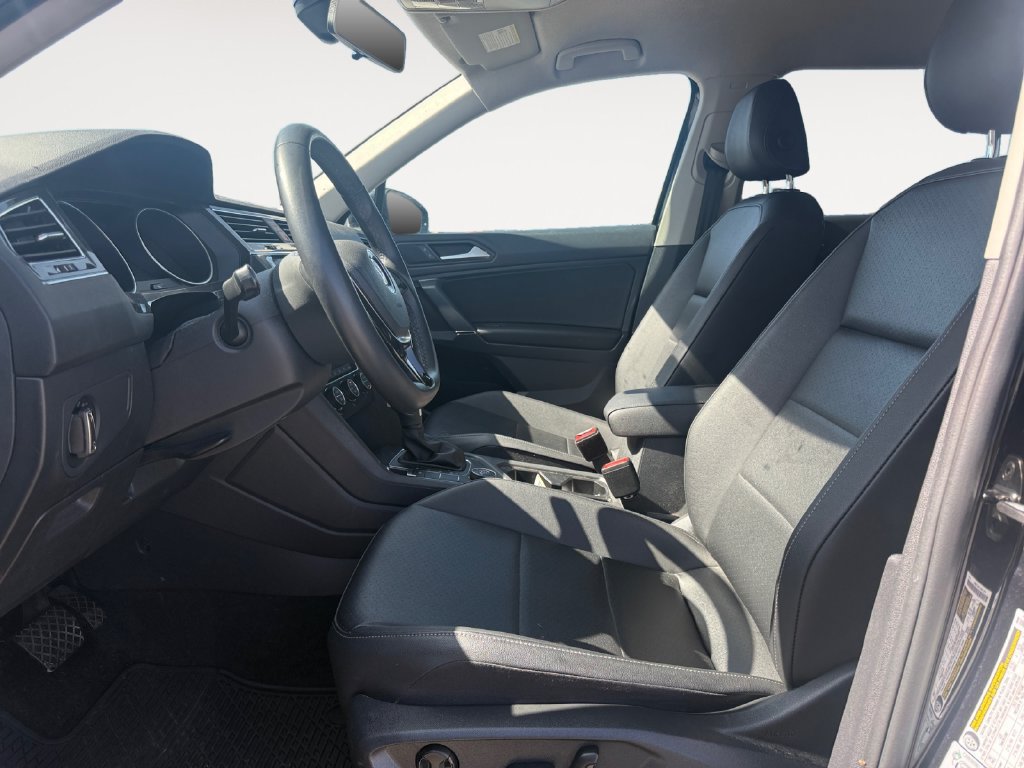 Used 2020 Volkswagen Tiguan SE w/ 3rd Row Seat Package AWD/4WD image 9