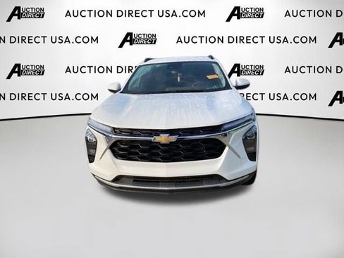 Used 2025 Chevrolet Trax LT w/ Driver Confidence Package FWD image 3