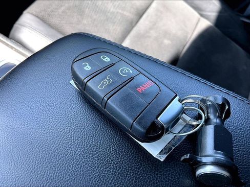 Used 2022 Jeep Grand Cherokee Laredo X AWD/4WD image 11