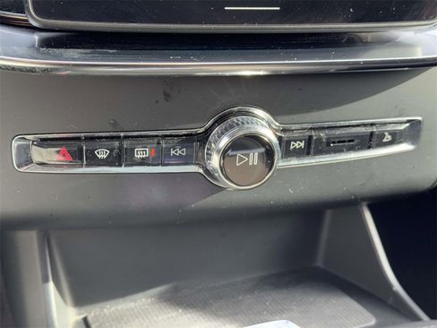 Certified 2025 Volvo XC90 B5 Plus image 28