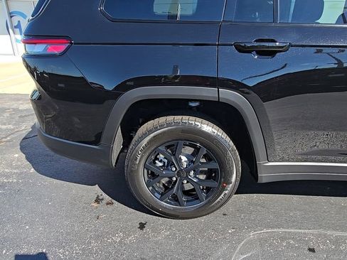 New 2025 Jeep Grand Cherokee L Altitude image 11