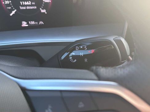 Used 2025 Volkswagen Tiguan SE R-Line image 16