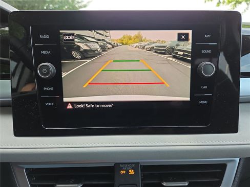 New 2025 Volkswagen Taos SE image 22