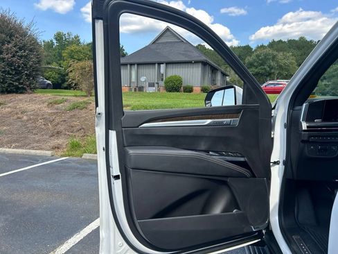 Used 2025 Cadillac Escalade ESV Sport Platinum AWD/4WD image 65