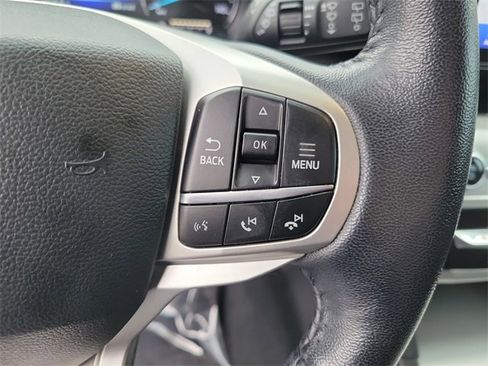 Used 2022 Ford Explorer XLT image 17