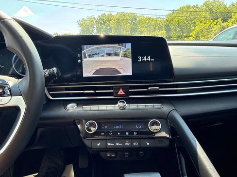 Used 2025 Hyundai Elantra SEL FWD image 17