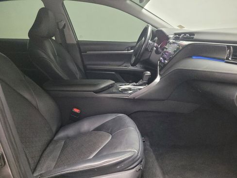 Used 2020 Toyota Camry XSE image 21