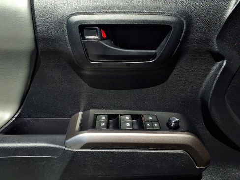 Certified 2023 Toyota Tacoma SR5 w/ Technology Package AWD/4WD image 19
