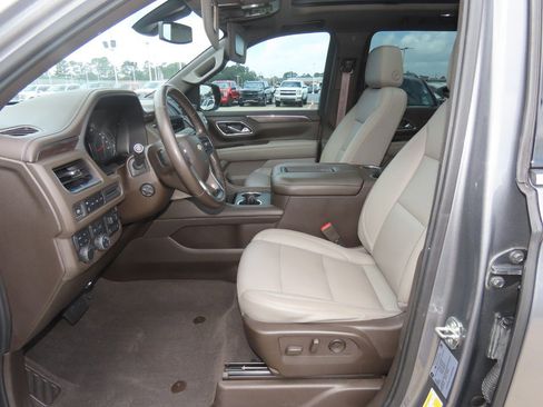 Used 2021 Chevrolet Suburban LT w/ LT Signature Package AWD/4WD image 27