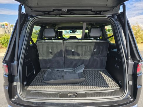 Used 2024 Jeep Wagoneer Series II w/ Flexible Seating Group RWD image 34