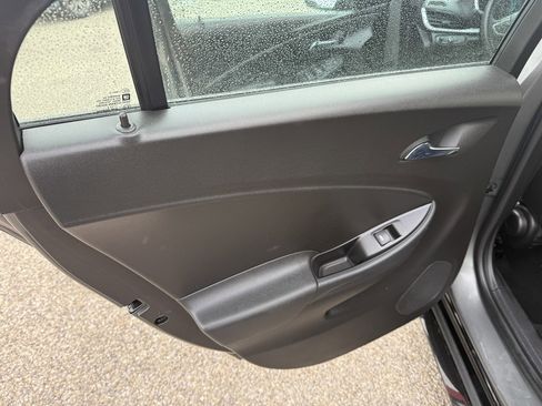 Used 2017 Chevrolet Volt LT w/ Comfort Package image 13