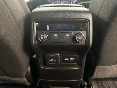 Used 2022 GMC Acadia SLE w/ Driver Convenience Package FWD image 22