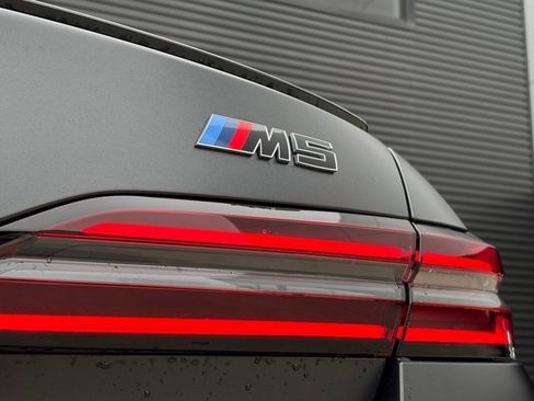 Used 2025 BMW M5 w/ Executive Package image 27