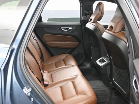 Used 2022 Volvo XC60 B5 Momentum w/ Climate Package image 33