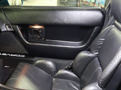 Used 1992 Chevrolet Corvette Coupe image 13