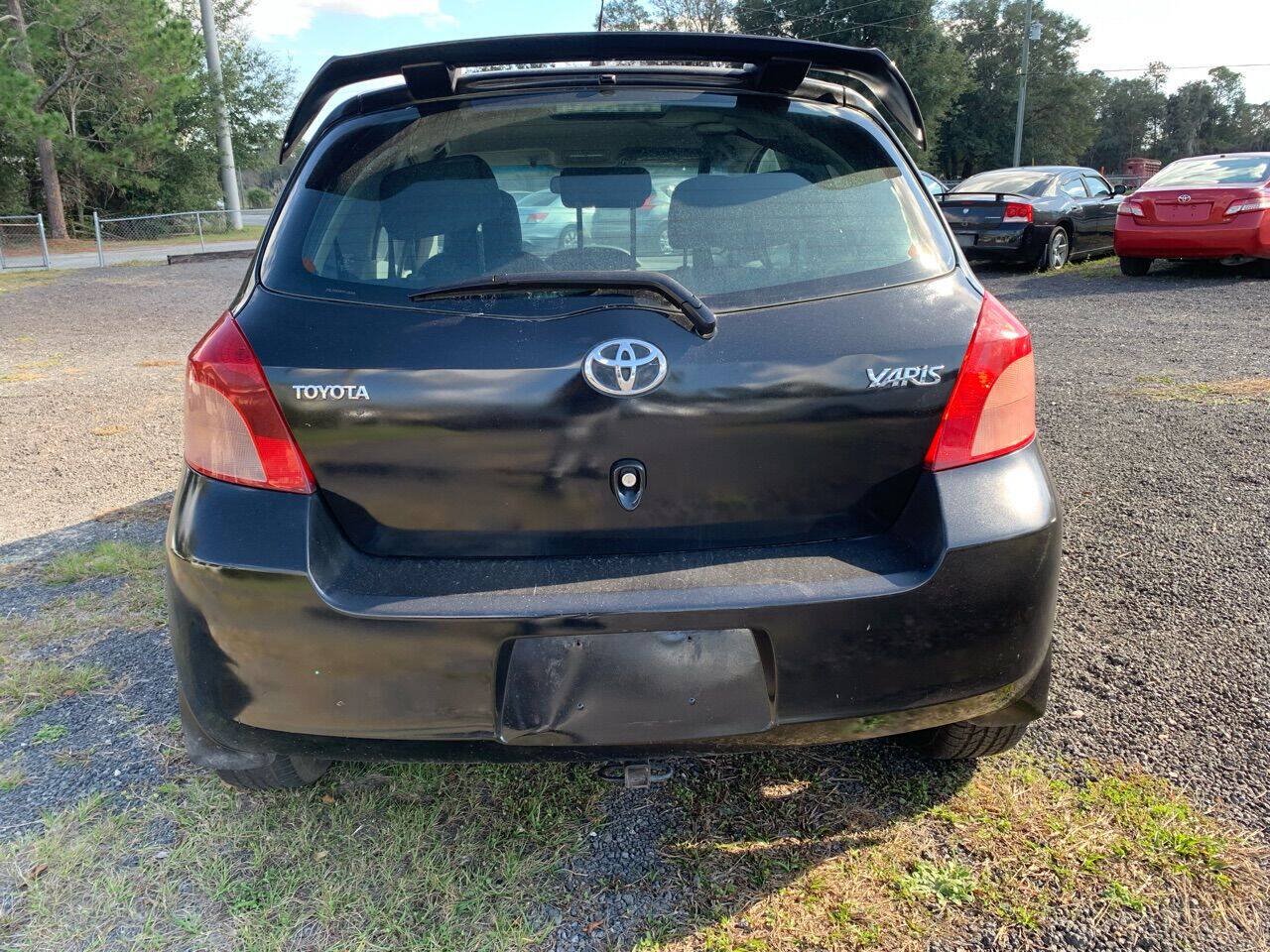 Used 2007 Toyota Yaris 2-Door Hatchback FWD image 12