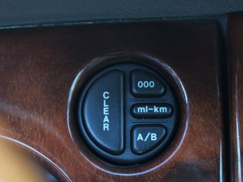 Used 2000 Jaguar XK8 image 18