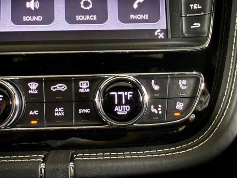 Used 2017 Bentley Bentayga AWD/4WD image 39