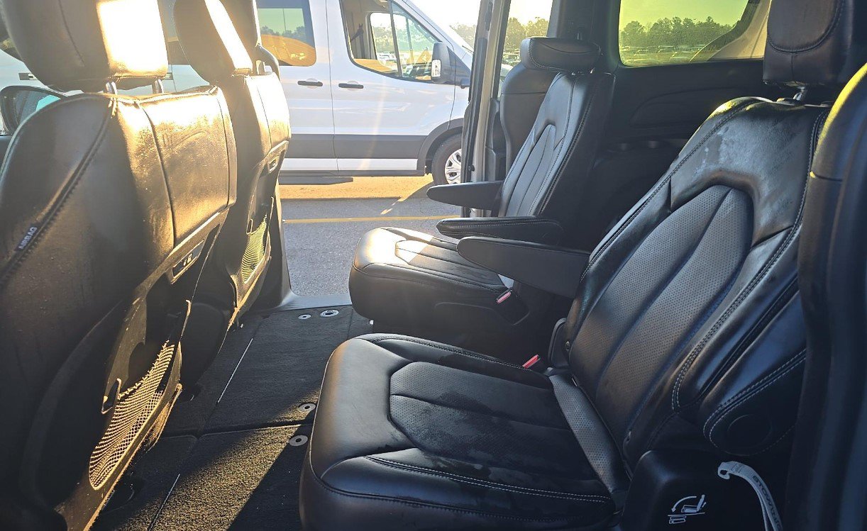 Used 2026 Chrysler Pacifica Select w/ S Appearance Package FWD image 10