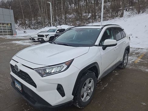 Used 2020 Toyota RAV4 XLE image 5