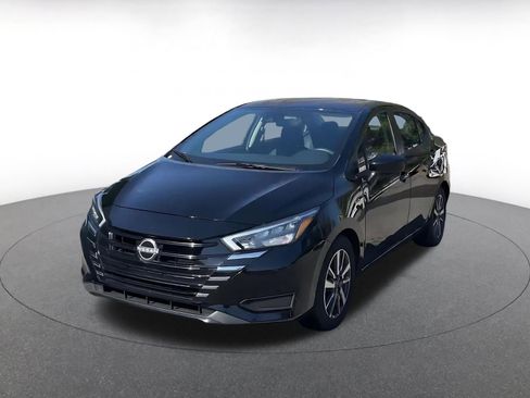 Used 2025 Nissan Versa SV image 3