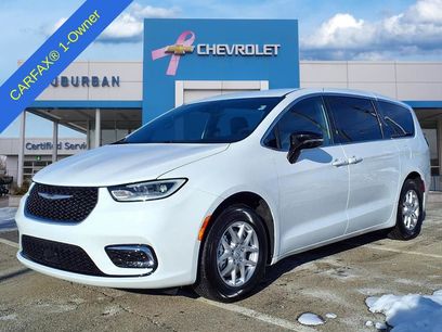 Used 2026 Chrysler Pacifica Select