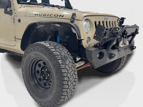 Used 2018 Jeep Wrangler Rubicon w/ Power Convenience Group image 3