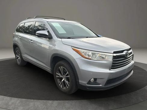 Used 2016 Toyota Highlander XLE FWD image 7