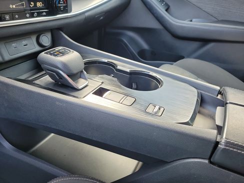 Used 2023 Nissan Rogue SV image 29